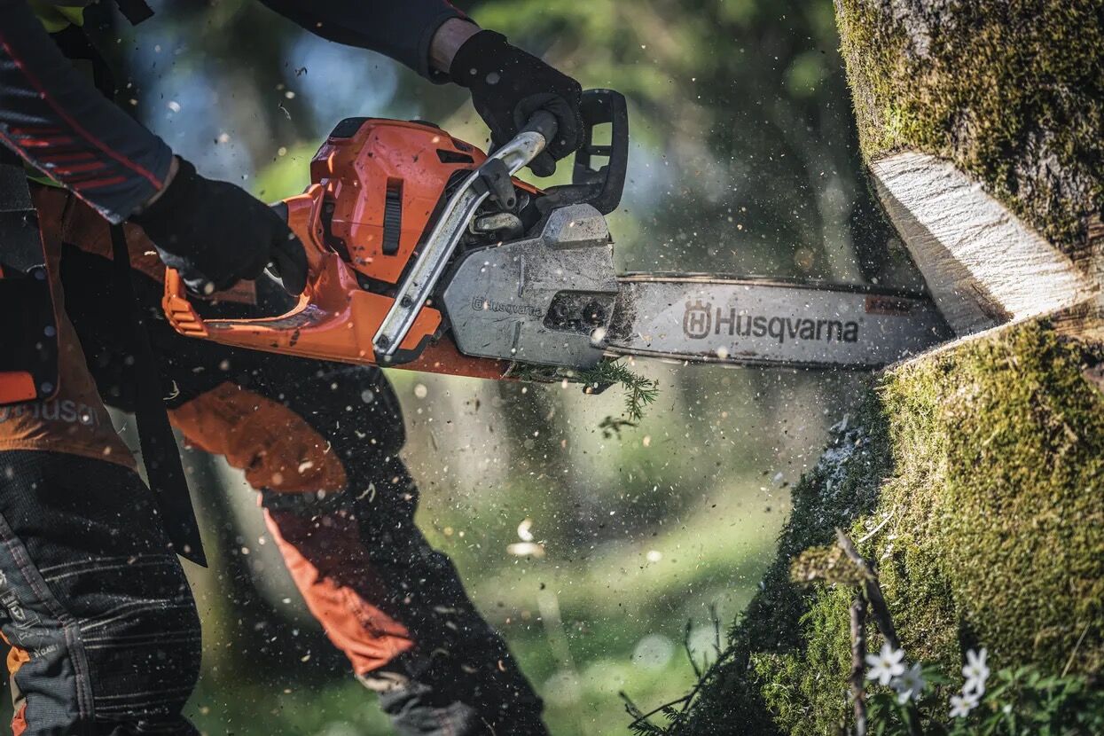 Husqvarna 572 XP 24-In Gas Chainsaw