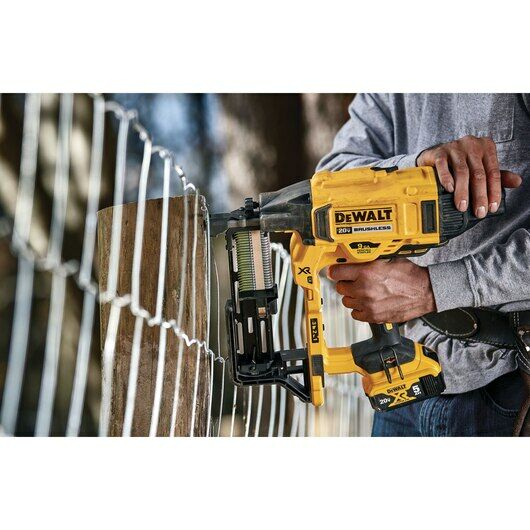 DeWALT 20V MAX XR Cordless Fencing Stapler 9-Ga (Tool Only)