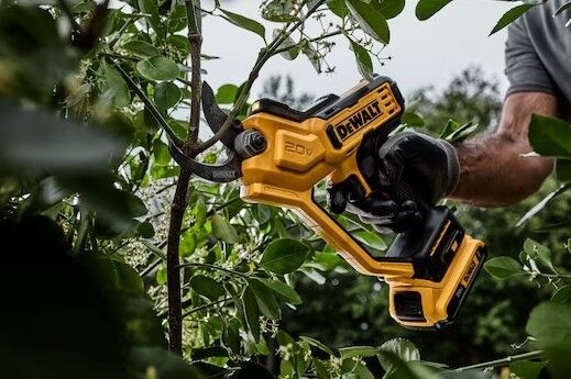 DeWALT 20V MAX 1-1/2-In Cordless Pruner (Tool Only)
