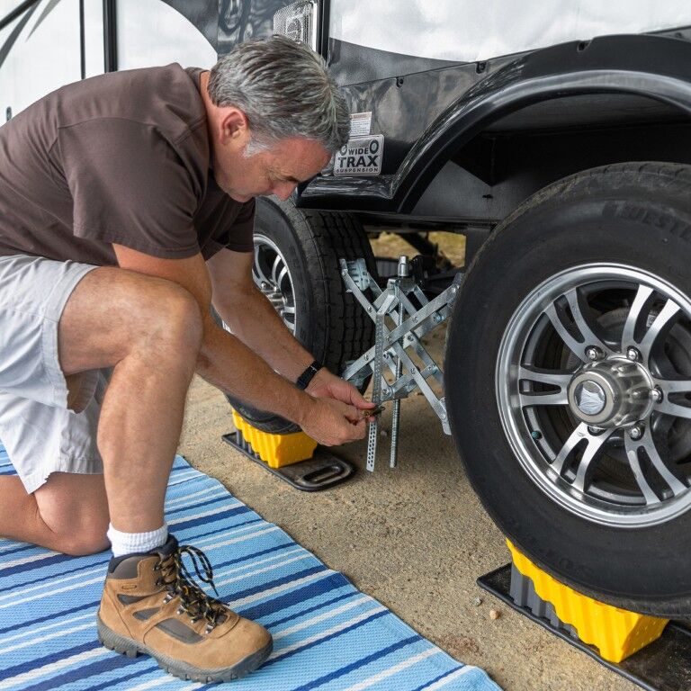 Camco EazLift Wheel Stop With Wrench And Lock