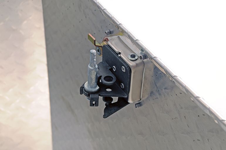 Dee Zee Triangle Trailer Box, 3-Cu Ft