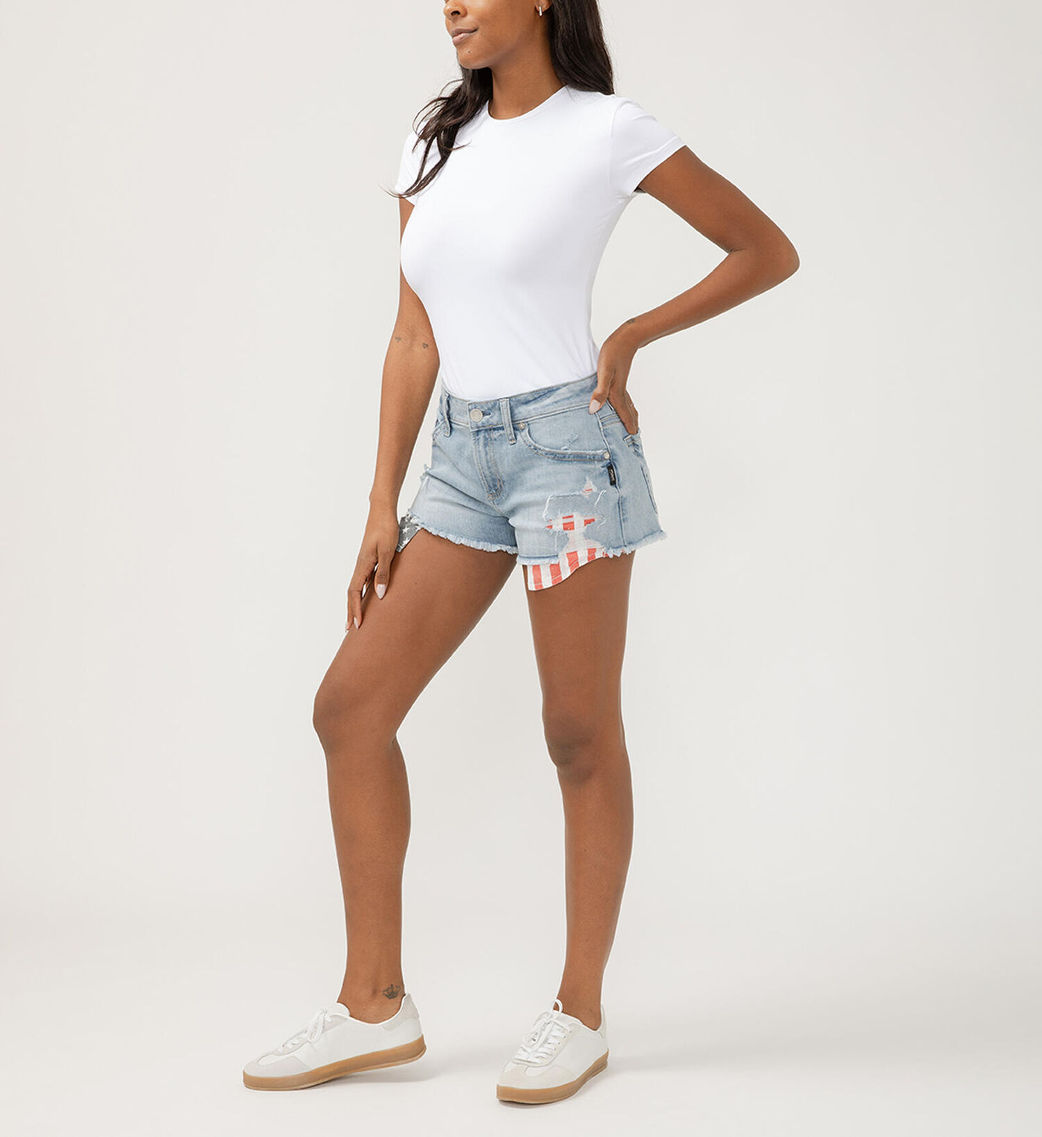 Silver Jeans Co. Women's Boyfriend Mid Rise Luxe Stretch Americana Shorts