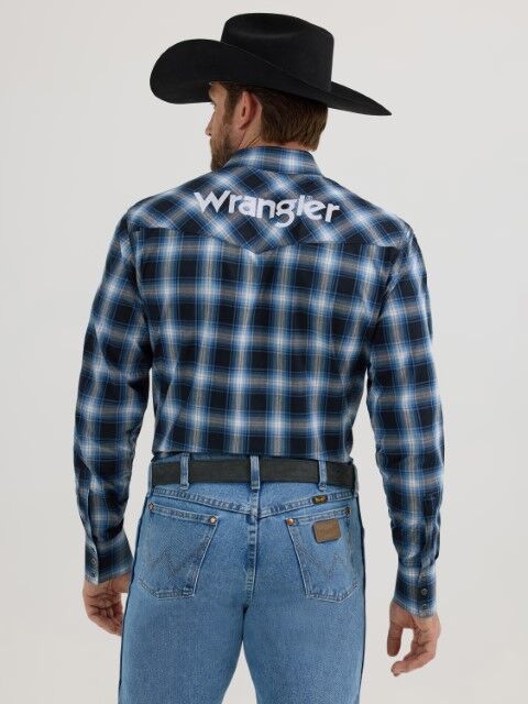 Wrangler Men's Logo Long Sleeve Snap Shirt in Black