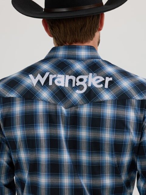 Wrangler Men's Logo Long Sleeve Snap Shirt in Black