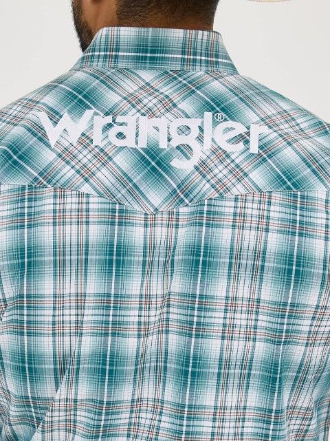 Wrangler Men's Wrangler Logo Long Sleeve Button Down Plaid Shirt