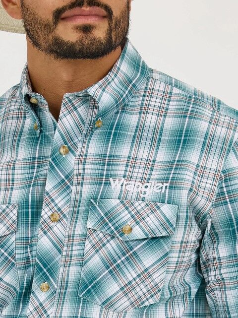 Wrangler Men's Wrangler Logo Long Sleeve Button Down Plaid Shirt