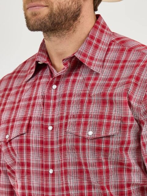 Wrangler Men's Wrinkle Resist Short Sleeve Western Snap Plaid Shirt in Carmine Red