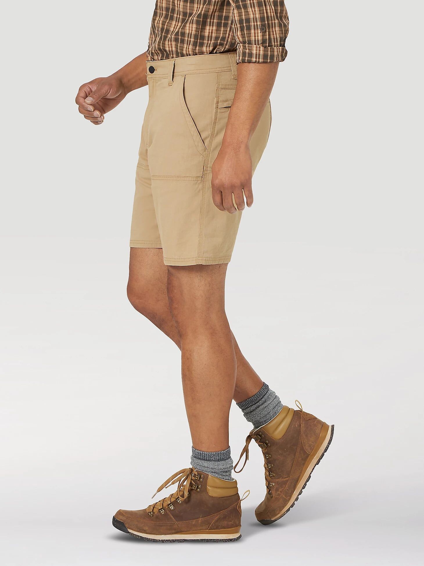 Wrangler Men's ATG Side Pocket Utility Short in Travertine