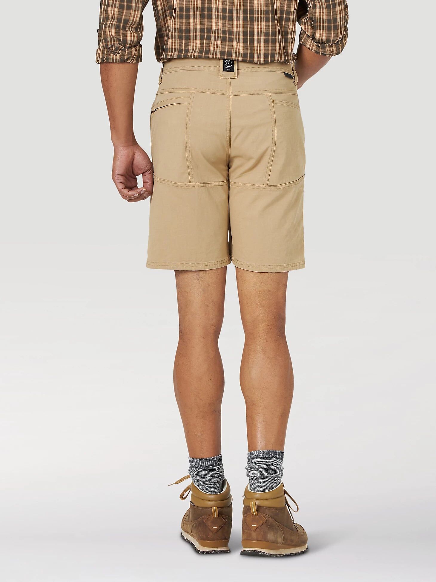 Wrangler Men's ATG Side Pocket Utility Short in Travertine