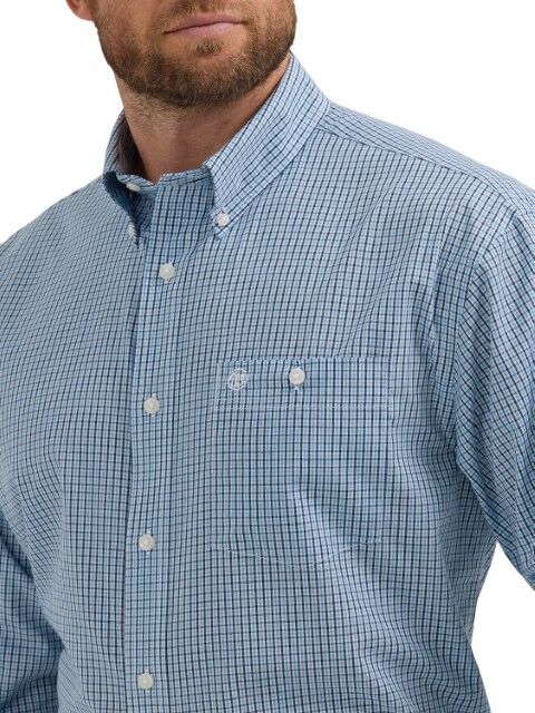 Wrangler Men's Classic Long Sleeve Shirt in Blue
