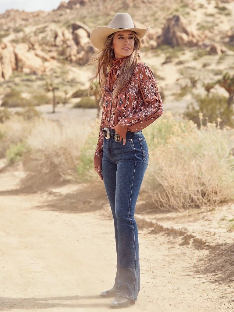 Wrangler Women's Wrangler X Lainey Wilson Baskin Blue Boot Huggers in Baskin Blue Wash