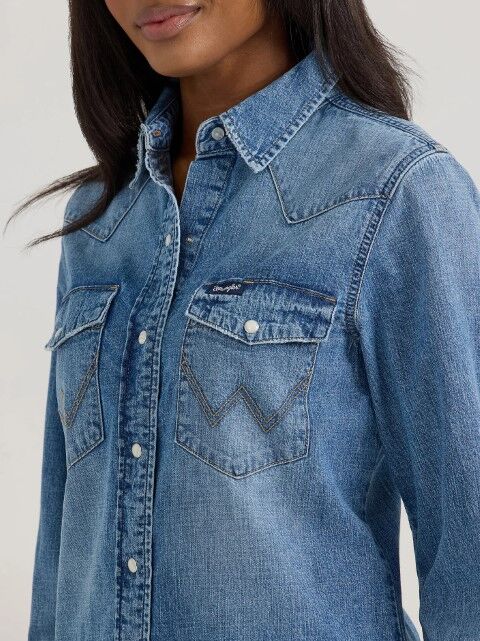 Wrangler Women's Wrangler Classic Denim Slim Western Snap Shirt in Mid Wash