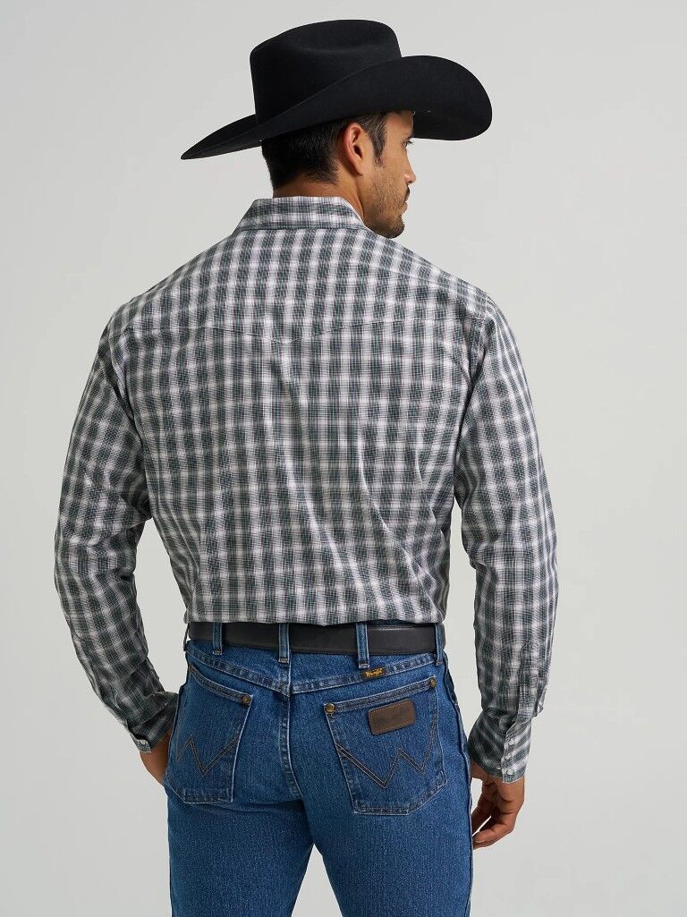 Wrangler Men's Wrinkle Resist Long Sleeve Western Snap Plaid Shirt