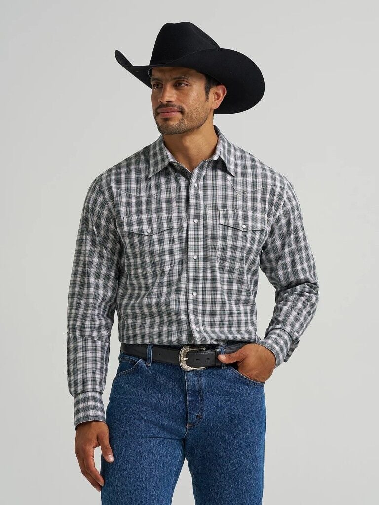 Wrangler Men's Wrinkle Resist Long Sleeve Western Snap Plaid Shirt