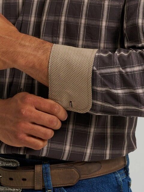 Wrangler Men's George Strait Long Sleeve Button Down Two Pocket Shirt