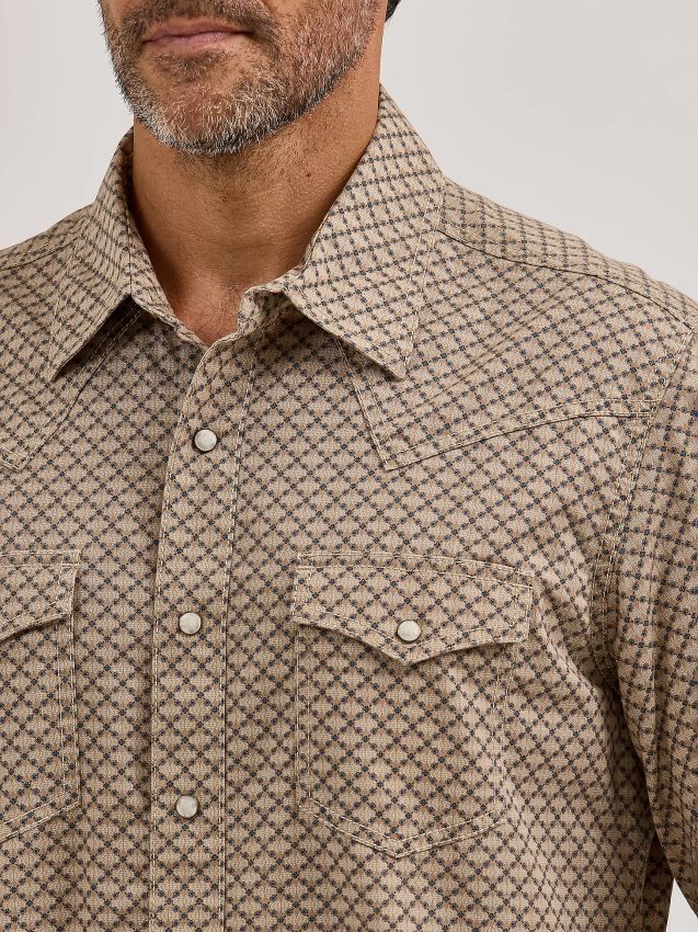 Wrangler Men's Retro Premium Long Sleeve Western Snap Printed Shirt