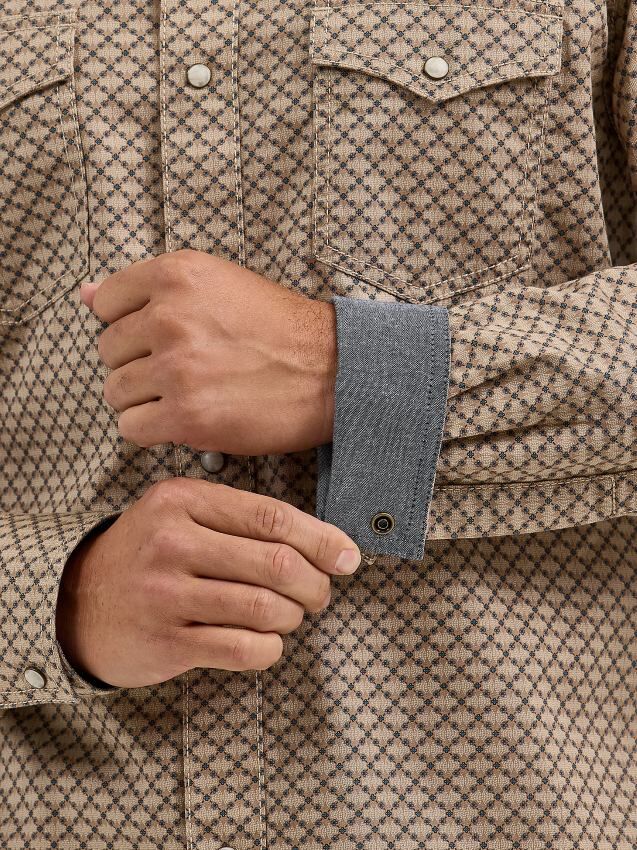 Wrangler Men's Retro Premium Long Sleeve Western Snap Printed Shirt