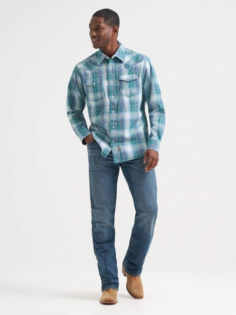 Wrangler Men's Retro Premium Modern Fit Long Sleeve Snap Shirt
