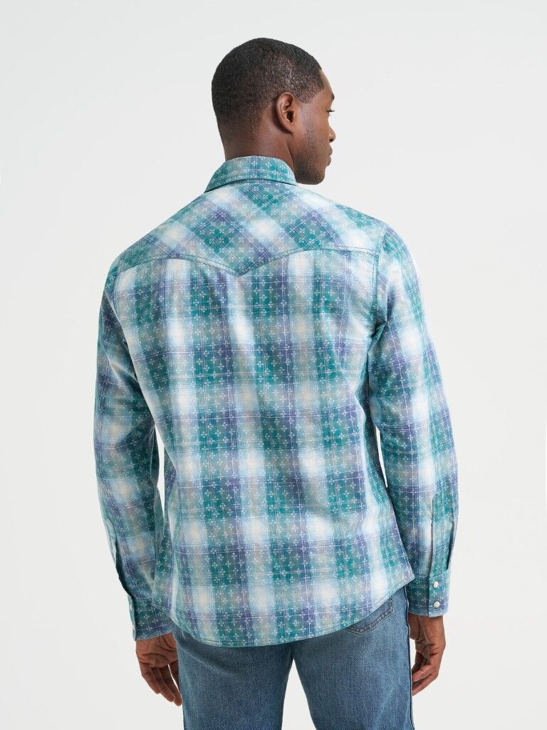 Wrangler Men's Retro Premium Modern Fit Long Sleeve Snap Shirt