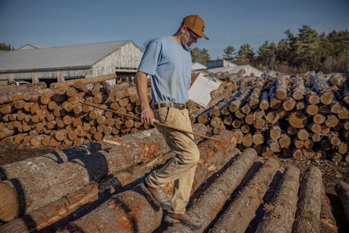 Carhartt Men's Rugged Flex Twill Mesh Back Logo Patch Cap in Carhartt Brown