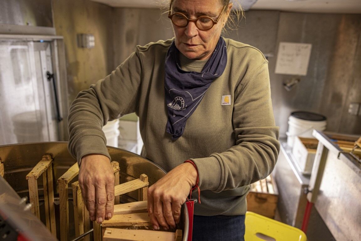 Carhartt Women's TENCEL Fiber Series Relaxed Fit French Terry Crewneck Sweatshirt