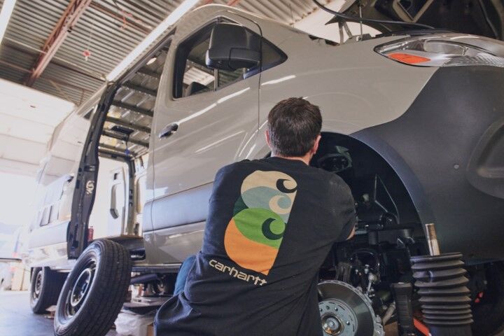 Carhartt Men's Relaxed Fit Lightweight Pocket Short Sleeve C Graphic T-Shirt