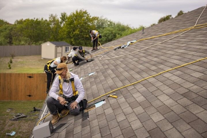 Carhartt Women's Carhartt Force Relaxed Fit Midweight Pocket T-Shirt in Dew Drop