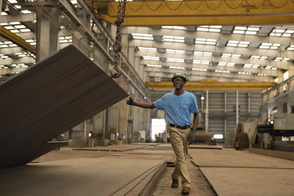 Carhartt Men's Loose Fit Heavyweight Short Sleeve Pocket T-Shirt