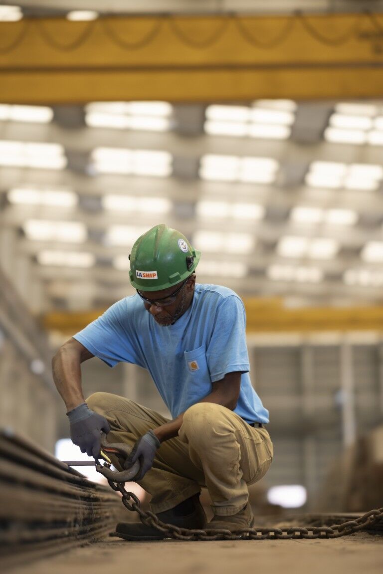 Carhartt Men's Loose Fit Heavyweight Short Sleeve Pocket T-Shirt