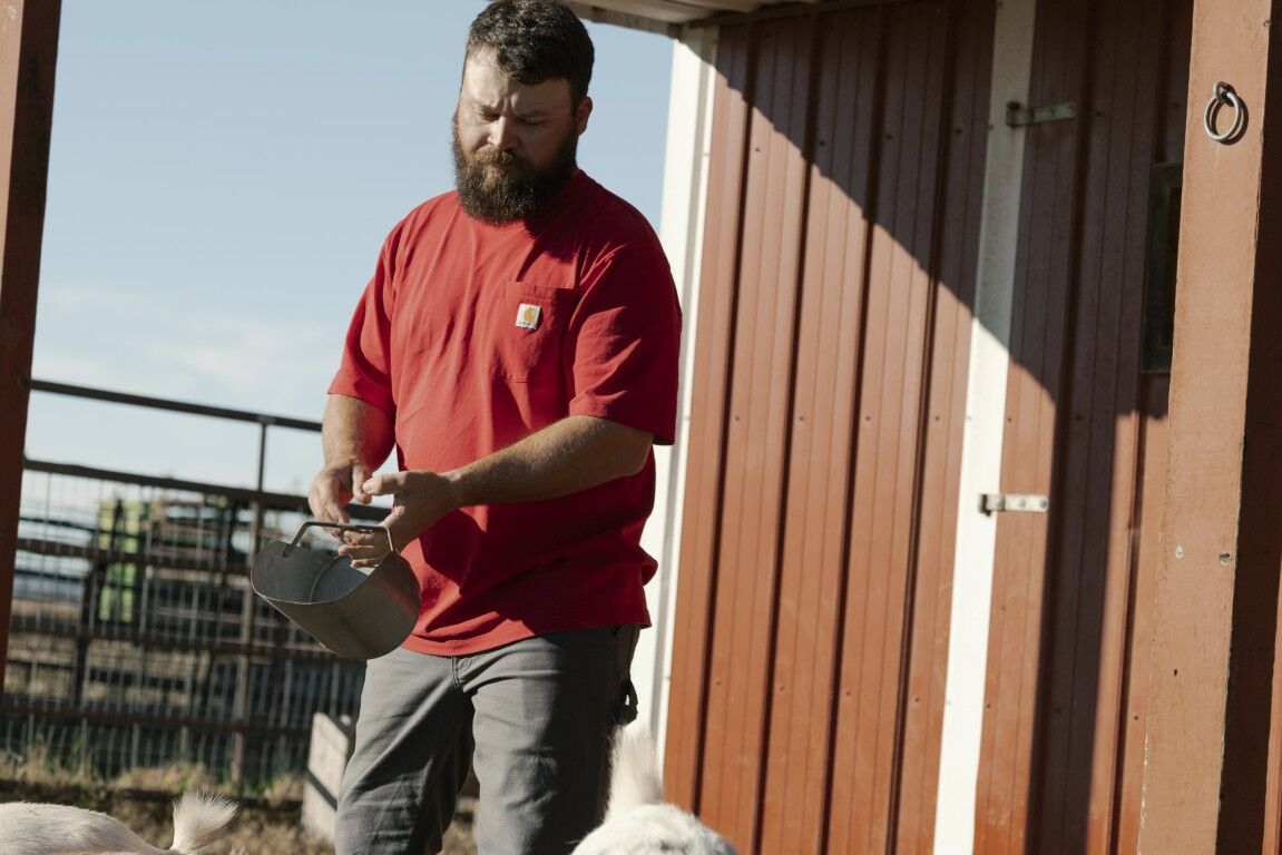 Carhartt Men's Loose Fit Heavyweight Short Sleeve Pocket T-Shirt