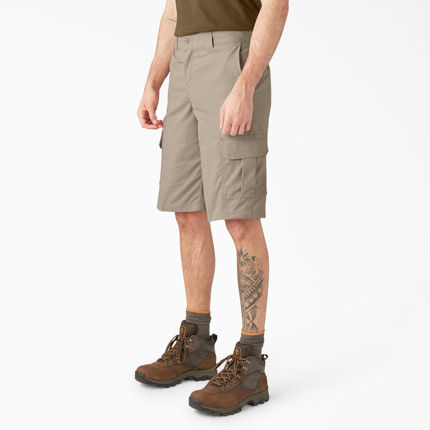 Dickies Men's FLEX Relaxed Fit Cargo Shorts in Desert Sand