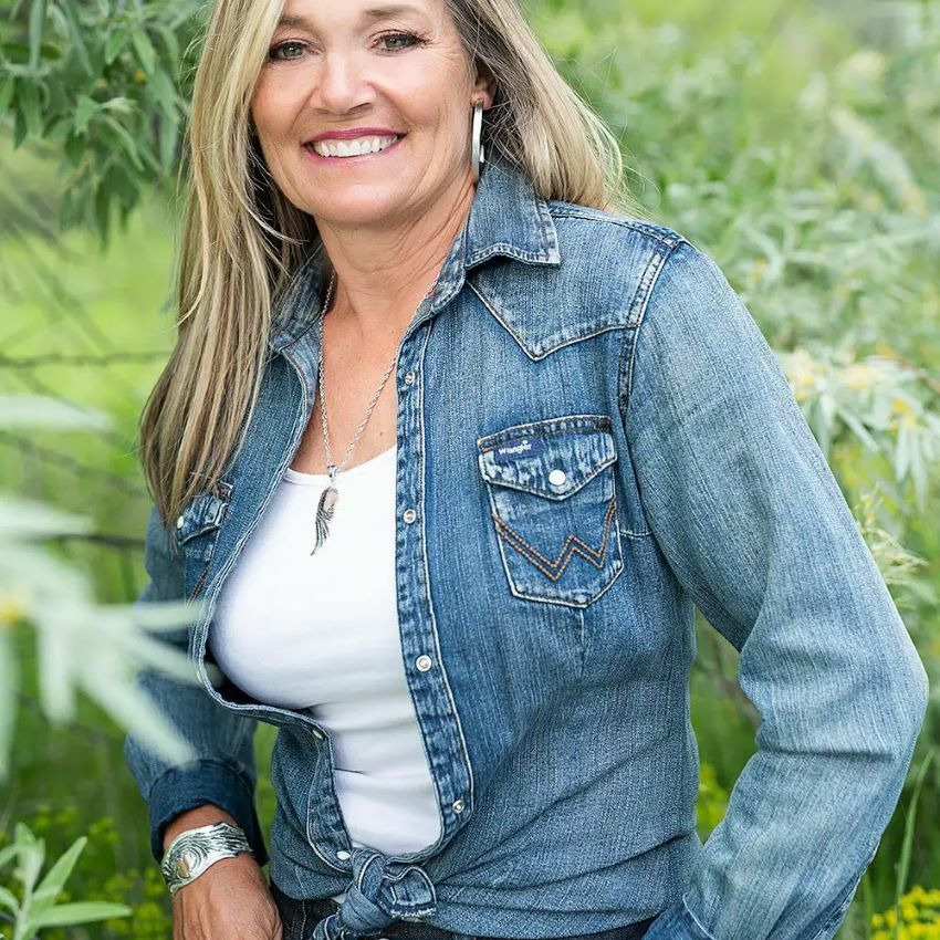 Montana Silversmiths Rose Gold Heart Strings Feather Necklace