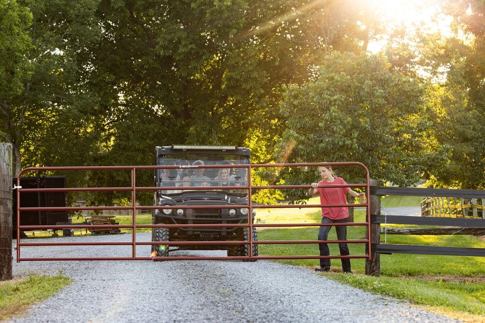 Behlen Country Gray The Heritage Round Corner Gate, 10-Ft x 50-In
