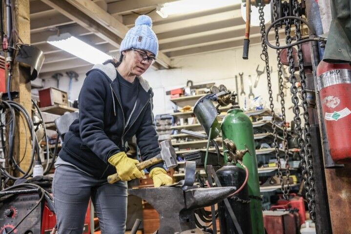 Noble Outfitters Women’s Cable Knit Hat