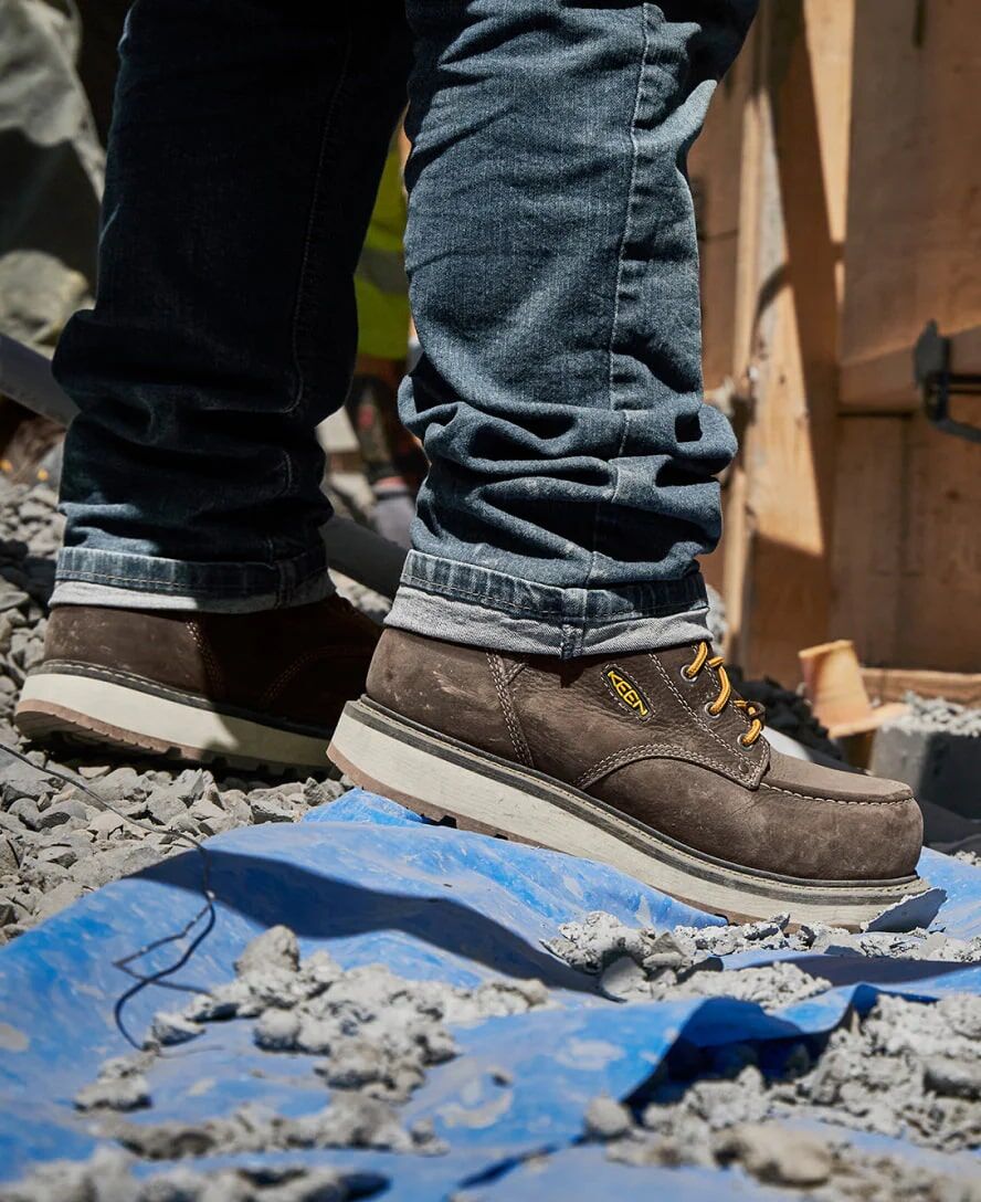 Keen Men's Cincinnati 6-In Waterproof Carbon Fiber Toe Boot