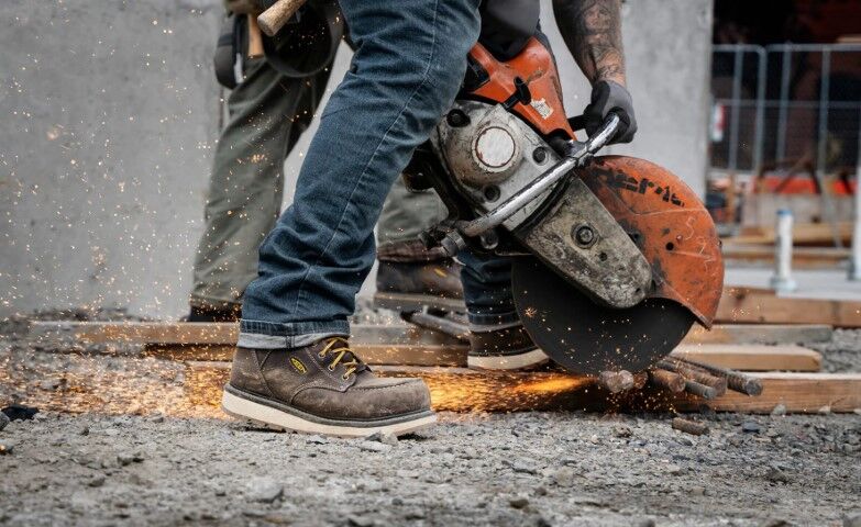 Keen Men's Cincinnati 6-In Waterproof Carbon Fiber Toe Boot