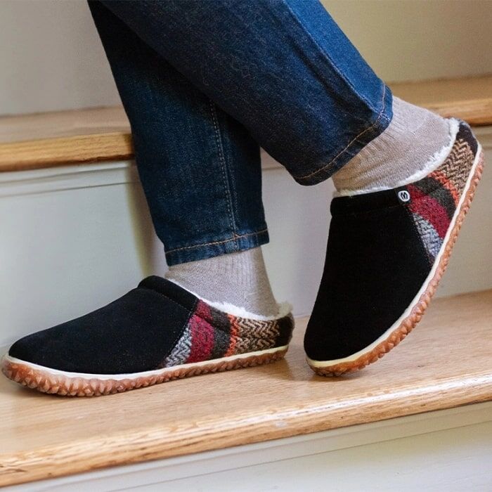 Minnetonka Women's Tahoe Slipper in Black Multi