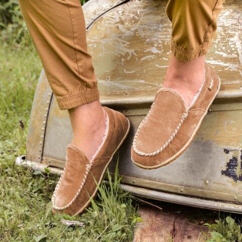 Minnetonka Men's Tilden Slipper in Cinnamon