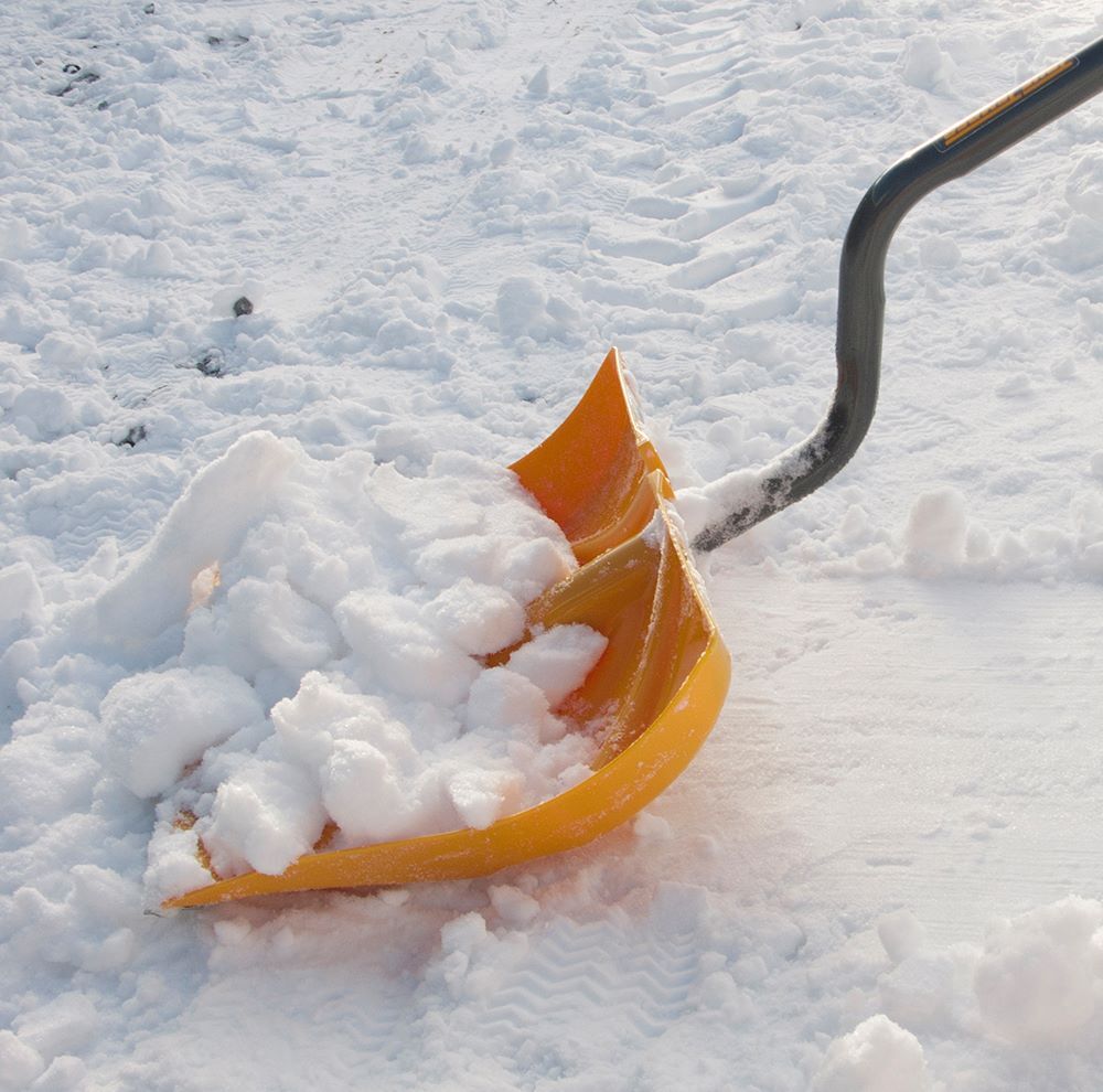 True Temper Poly Combo Snow Shovel With D-Grip Ergonomic Handle, 18-In