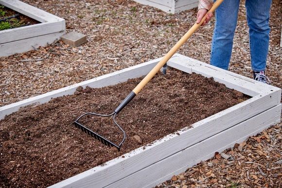 Corona Bow Head Rake with Wood Handle 14 Tines, Head 14-In