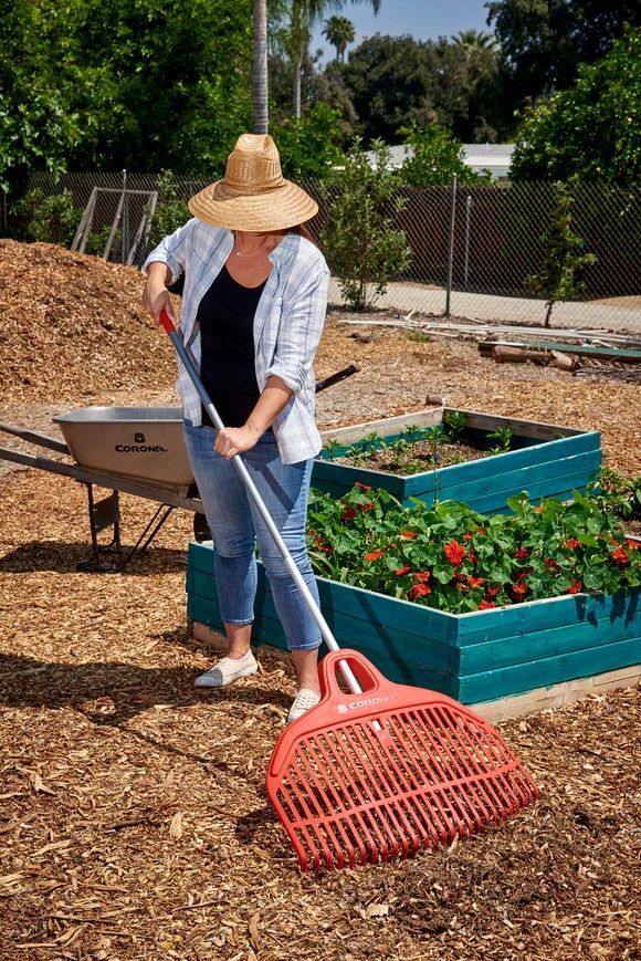 Corona BigLoad Jr. Leaf Rake with Aluminum Handle 26 Tines, Head 26-In