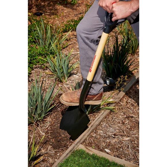 Corona Round Point Shovel with Wood Handle Plastic D-Grip, Head 12-In, 30-In