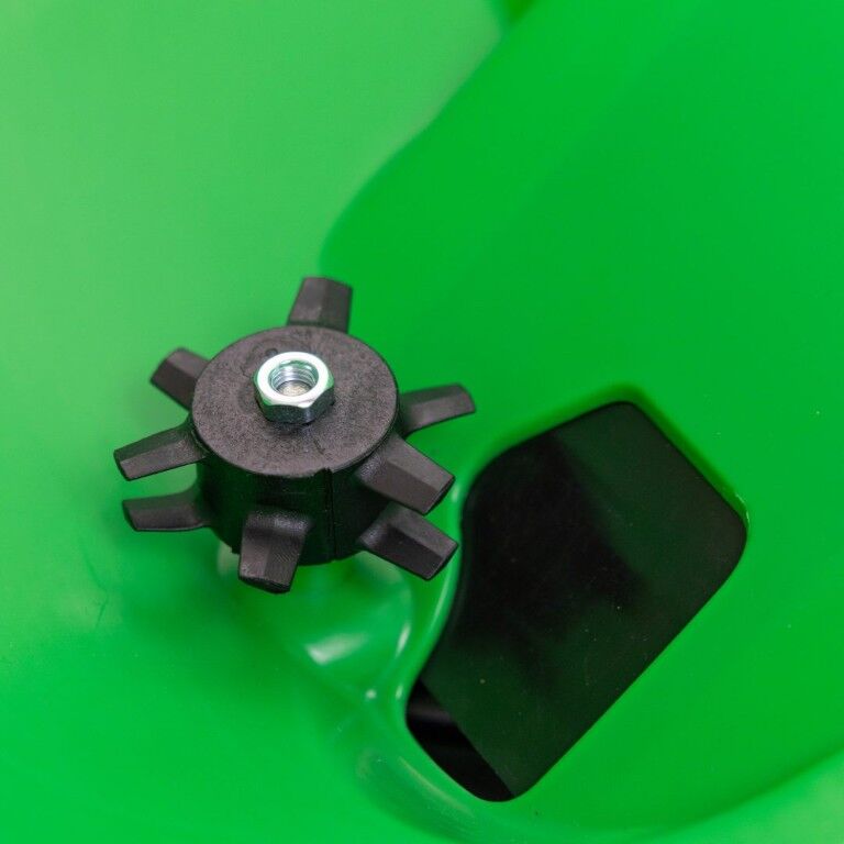 Chapin Residential Lawn Broadcast Spreader, 70-Lb