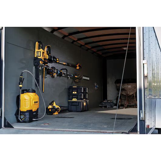 DEWALT Cordless Backpack Sprayer, 4-Gal