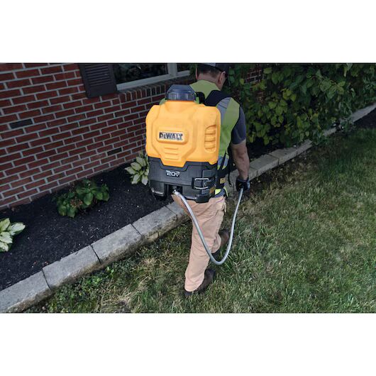 DEWALT Cordless Backpack Sprayer, 4-Gal