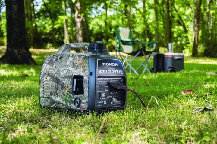 Honda EU2200i Camo 2200-Watt Portable Gas Co-Minder Inverter Generator