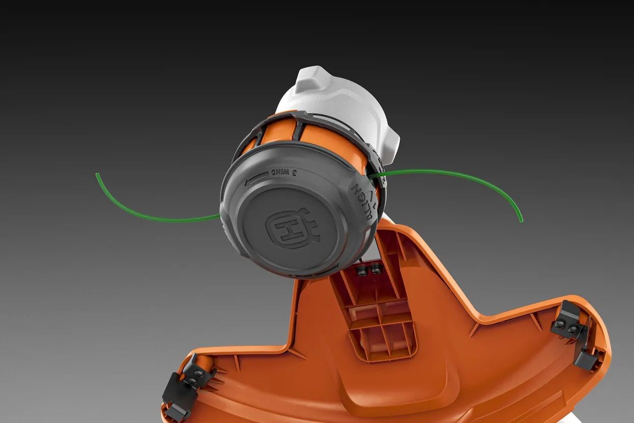 Husqvarna Weed Eater 320iL With Battery And Charger