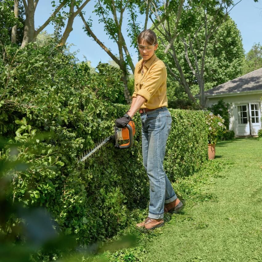 STIHL HSA 60 Battery Powered Hedge Trimmer With Battery And Charger