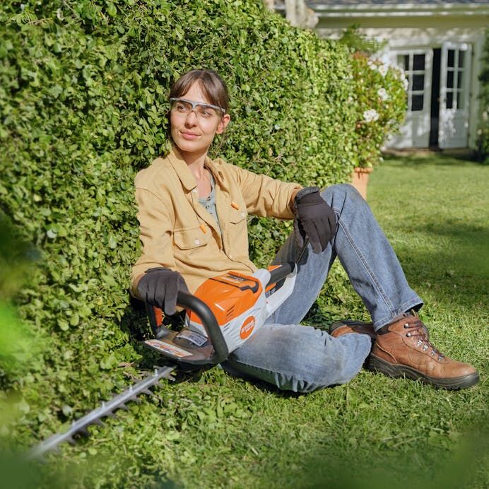 STIHL HSA 60 Battery Powered Hedge Trimmer With Battery And Charger