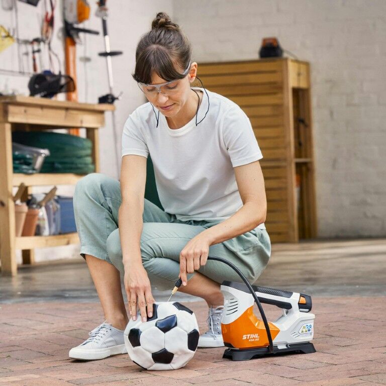 STIHL KOA 20 Cordless Air Inflator With Battery And Charger